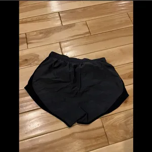 Nike Women's Dark Gray Athletic Shorts thumbnail 4