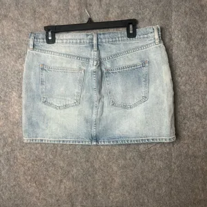 Gap Denim Woman Size 30(US 10) light wash Distressed Mini‎ Denim Skirt thumbnail 7