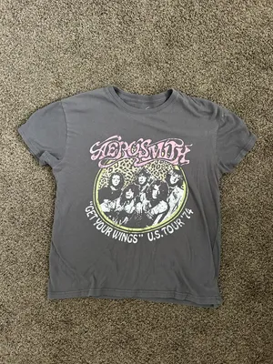 T-shirt thumbnail 1