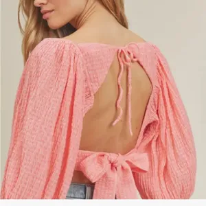 Lush Cropped Coral Puff Sleeve Blouse Sz S NWT thumbnail 2