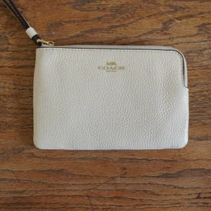 Coach Pebbled Leather Small Wristlet Chalk White Gold Hardware‎ Zip Pouch thumbnail 2