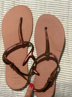 Havaianas Women’s Blush Pink Sandals with Metallic Rose-Strap thumbnail 1