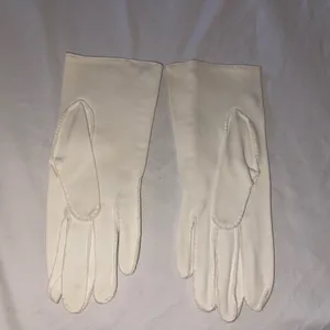 Elegant Vintage White Gloves in Original Made in Italy Packaging - As Is thumbnail 2