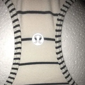 Lululemon top Sz xs/small Size small strip thumbnail 2
