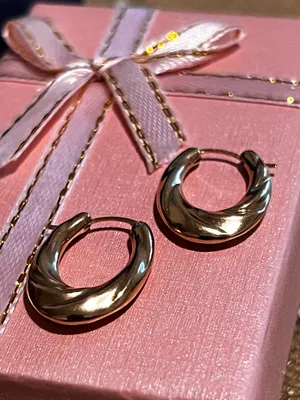 Macy’s 14K Gold Hoop Diamond Earrings W/ Resin Core thumbnail 10