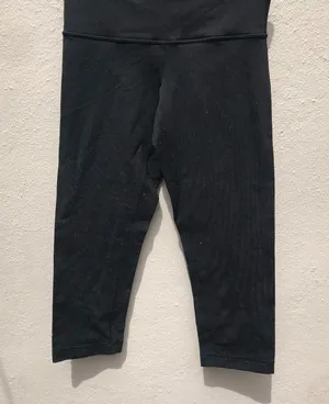 LULULEMON 4 low rise black crop leggings thumbnail 2
