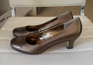 Array Bronze Metallic Leather‎ Kitten Heel Pumps Round Toe Shoes 9M 180379 thumbnail 1