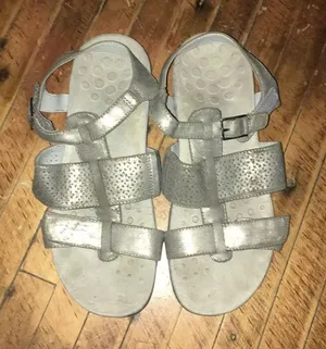 Vionic metallic silver arch support strappy sandals size 8 thumbnail 1