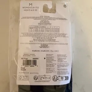 NWT Alo unisex scrunch socks in black size medium thumbnail 5