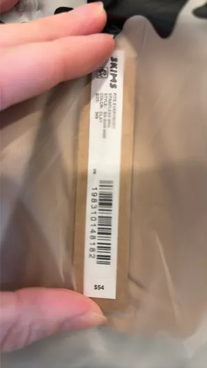 SKIMS Strapless Bra Fits Everybody thumbnail 4