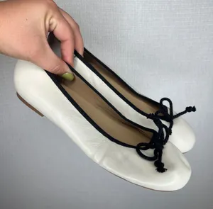 ONYX Cream Leather Ballet Flats Black Trim Rope Bow Round Toe Size 41 32024/154 thumbnail 1