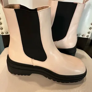 Lulu’s New Derrie Light Nude Platform Ankle Boots Chelsea Women’s Size 6.5 thumbnail 8