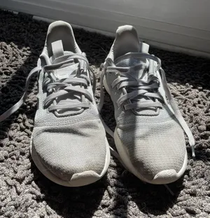 Adidas Women’s Tennis shoes size 8 1/2. thumbnail 1
