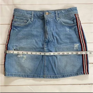 Forever 21 Distressed Ribbon Detail Jean Skirt Size Medium thumbnail 5