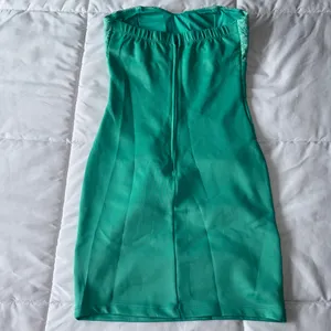 🔥 Emerald Lace Strapless Bodycon Mini Dress w/ Built-In Padded Bra – Sculpted & Snatched Small 💚✨ thumbnail 5