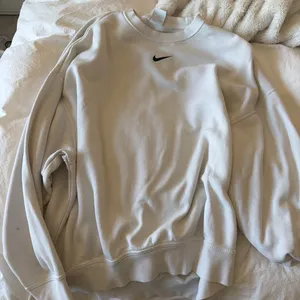 Nike Crewneck thumbnail 1