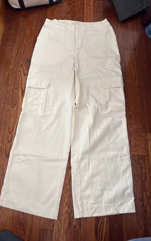 Universal Threads Cargo Pants thumbnail 1