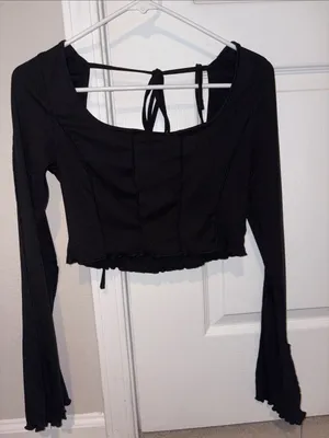 Women’s Black Long-Sleeve Tie-Back Crop Top thumbnail 1