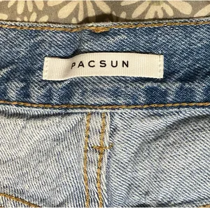 PacSun Light Wash Denim Cutoff Shorts thumbnail 4