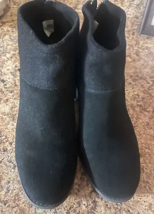 Tom’s size W6.5 black suede booties‎ thumbnail 1