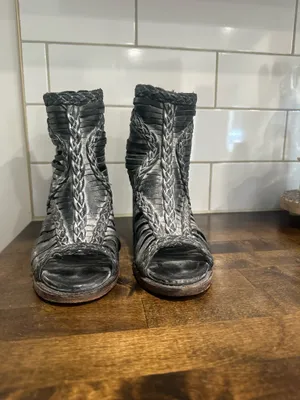 Freebird by Steven Booties. Black size 8.  thumbnail 4