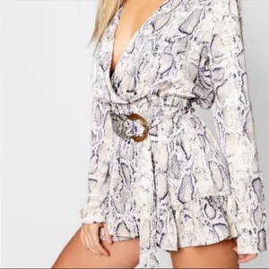 Boohoo Gray Snake Print Ruffle Long Sleeve Surplus Vneck Romper 8 thumbnail 2