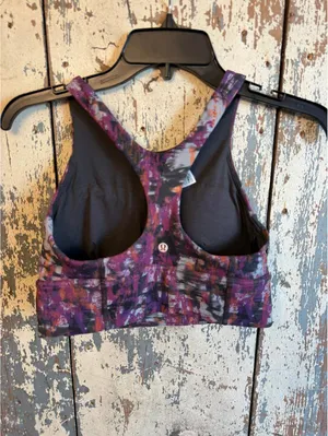 Lululemon women’s Sports Bra size 8 thumbnail 3