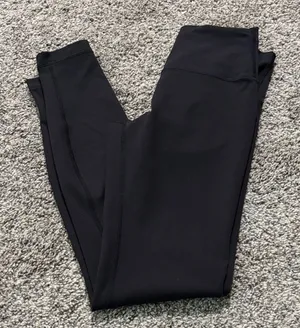 Lululemon Wunder Train High-Rise Tight 28" size 6 thumbnail 1