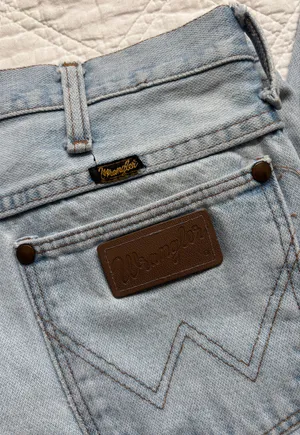 Wrangler light wash jeans thumbnail 4