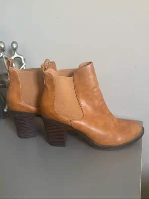 Women’s Chelsea Ankle Booties in Cognac Tan Leather thumbnail 2