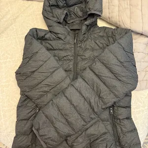 Aritzia TNA Botanie Super Light Packable Puffer Jacket thumbnail 3
