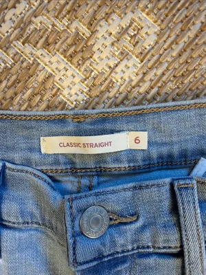 Levi Light Wash Women’s straight Jeans - Classic Slim Fit thumbnail 2