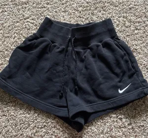 Nike Shorts thumbnail 1
