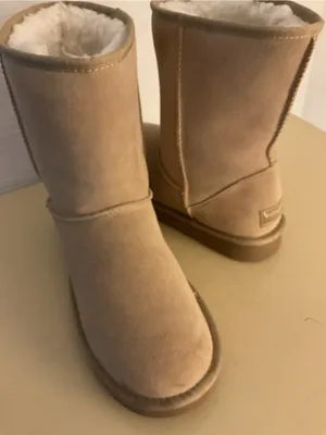 Koolaburra by Uggs women Tan Short classic short koola Boots US 9 thumbnail 8