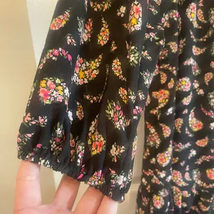 Old Navy Womens Top Dress Medium Black Floral Paisley Ruffle Long Sleeve thumbnail 4