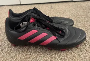 Black and pink women soccer cleats thumbnail 1