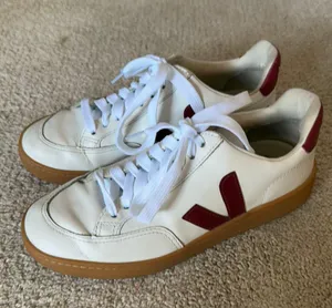 VEJA Sneakers thumbnail 1