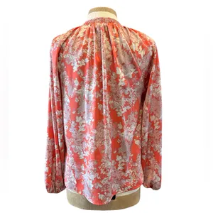 Evereve Keira floral Smocked Neck Blouse Sz M thumbnail 3
