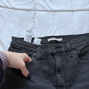 Levis Black Womens Size W30 L27 High Waisted Mom Jeans Gothic Grunge Vampire‎ thumbnail 5