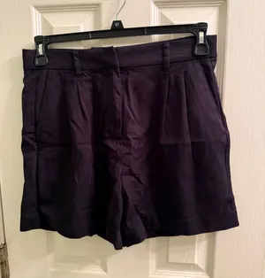 Old Navy Women's Black Dress Shorts thumbnail 1