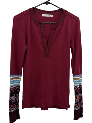 We The Free Top Womens Medium Burgundy Thermal V-Neck Floral Sleeve Long Sleeve thumbnail 1