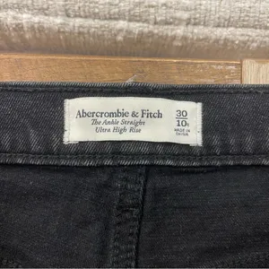 Abercrombie & Fitch The Ankle Straight Ultra High Rise in Black Size 30/10R thumbnail 10