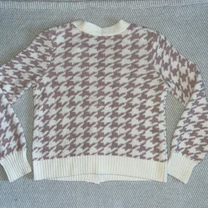 Women’s Boutique Pink Cream Houndstooth Long Sleeve Knit Sweater Sz Sm thumbnail 2