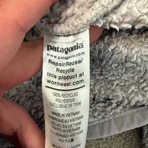 Patagonia Light Grey Quarter Zip Sherpa Pull Over Sweatshirt Size S thumbnail 4
