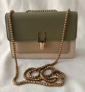 Crossbody Bag Bicolor Olive Beige Gold Chain T-Bar Closure Excellent Cond(B157) thumbnail 1