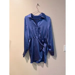 4th & Reckless‎ Shirt Dress Women M Blue Satin Wrap Mini Cocktail Party Dress thumbnail 4