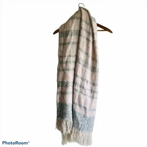 ⭐️AEO Pink & Gray fuzzy scarf thumbnail 2