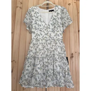 NWT Lulus So True White Floral Print Tiered Short Sleeve Mini Dress Casual Sz L thumbnail 2
