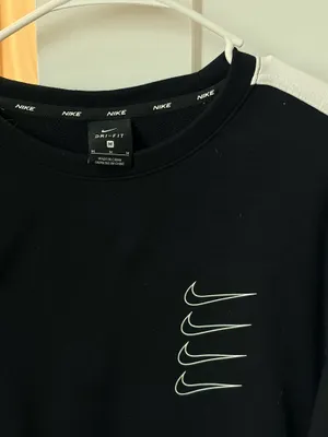 Nike Men's Black and White Crewneck Sweatshirt thumbnail 2