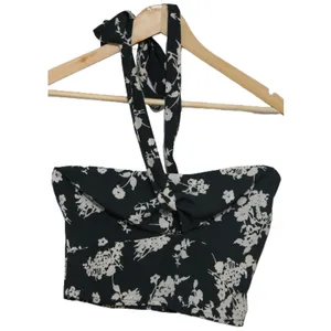 Womens Abercrombie & Fitch Green Floral Halterneck Tie-Back Crop Top Size Medium thumbnail 1